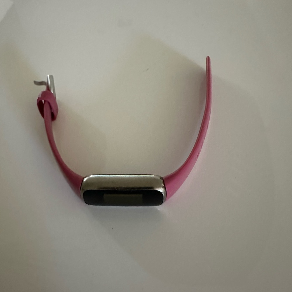Women’s Fitbit with no charger Like new